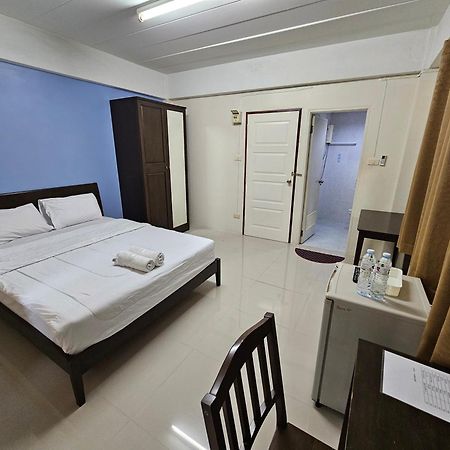 Si Fah At Bangsaen Hotel Ban Rong Khoei Exteriör bild