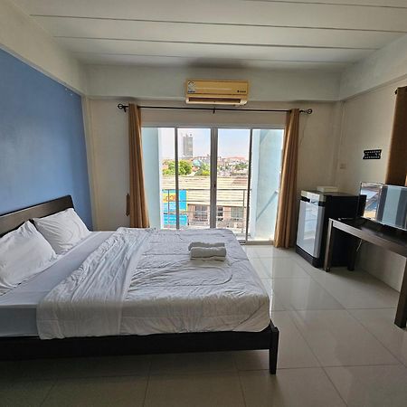 Si Fah At Bangsaen Hotel Ban Rong Khoei Exteriör bild