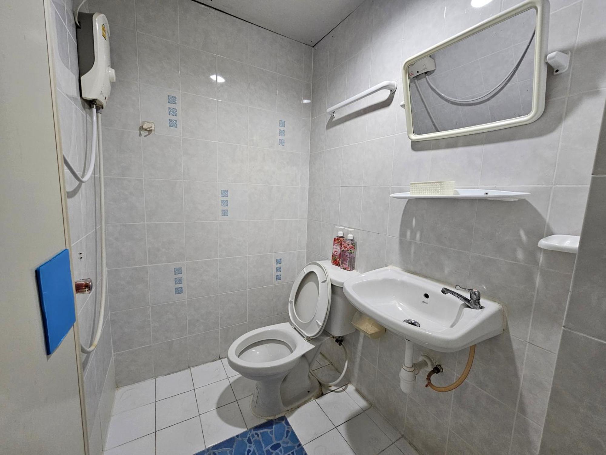 Si Fah At Bangsaen Hotel Ban Rong Khoei Exteriör bild