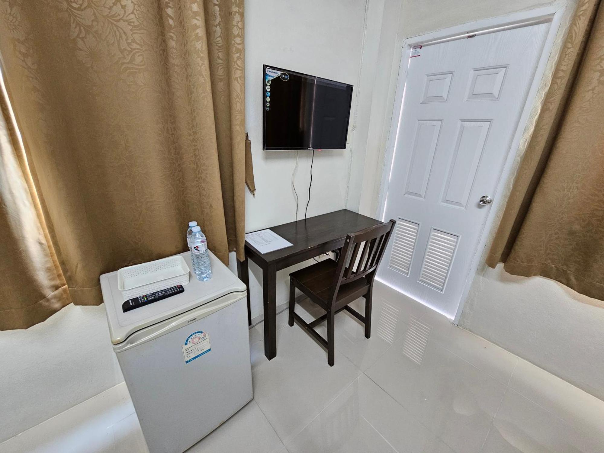 Si Fah At Bangsaen Hotel Ban Rong Khoei Exteriör bild