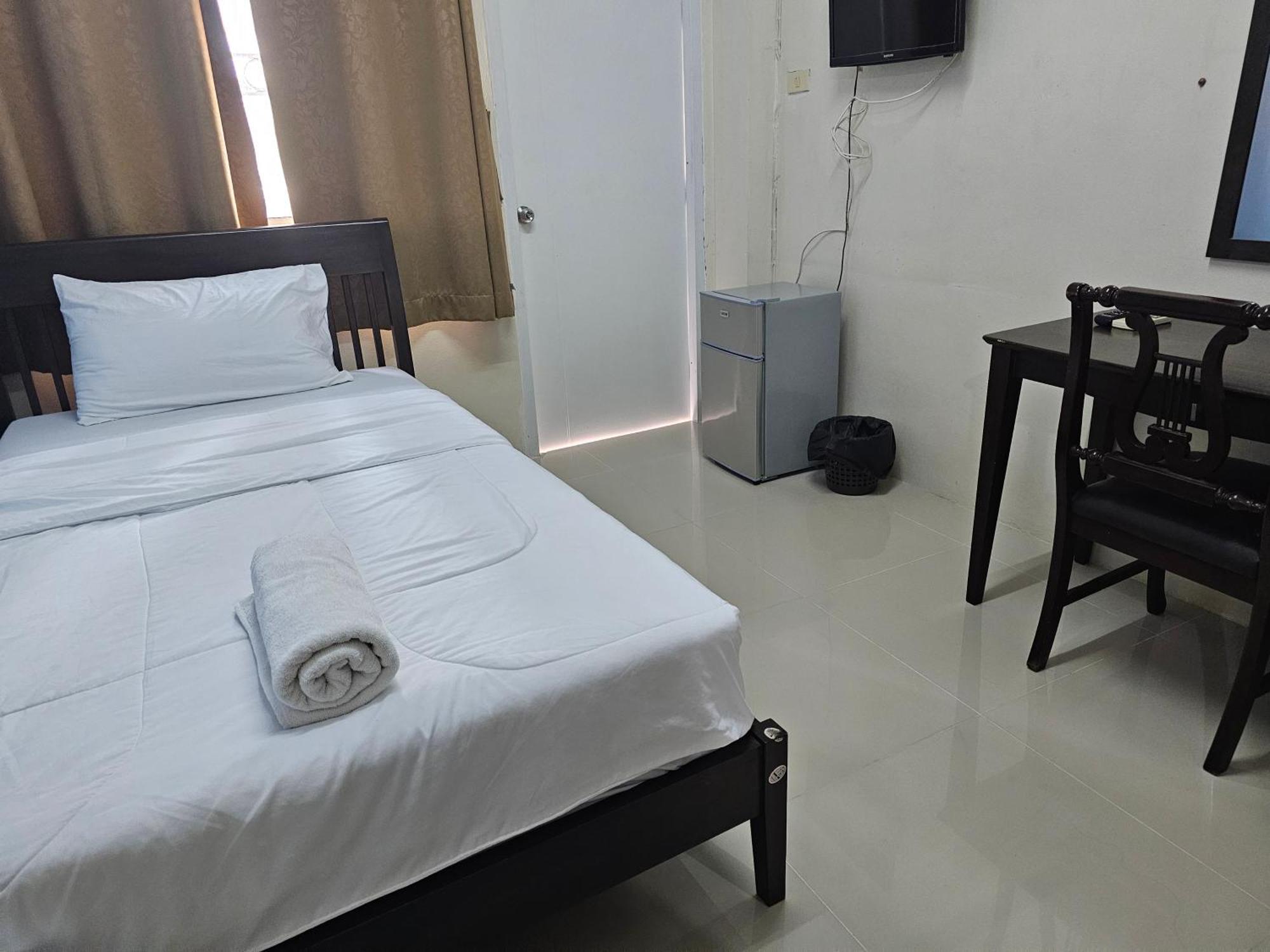 Si Fah At Bangsaen Hotel Ban Rong Khoei Exteriör bild