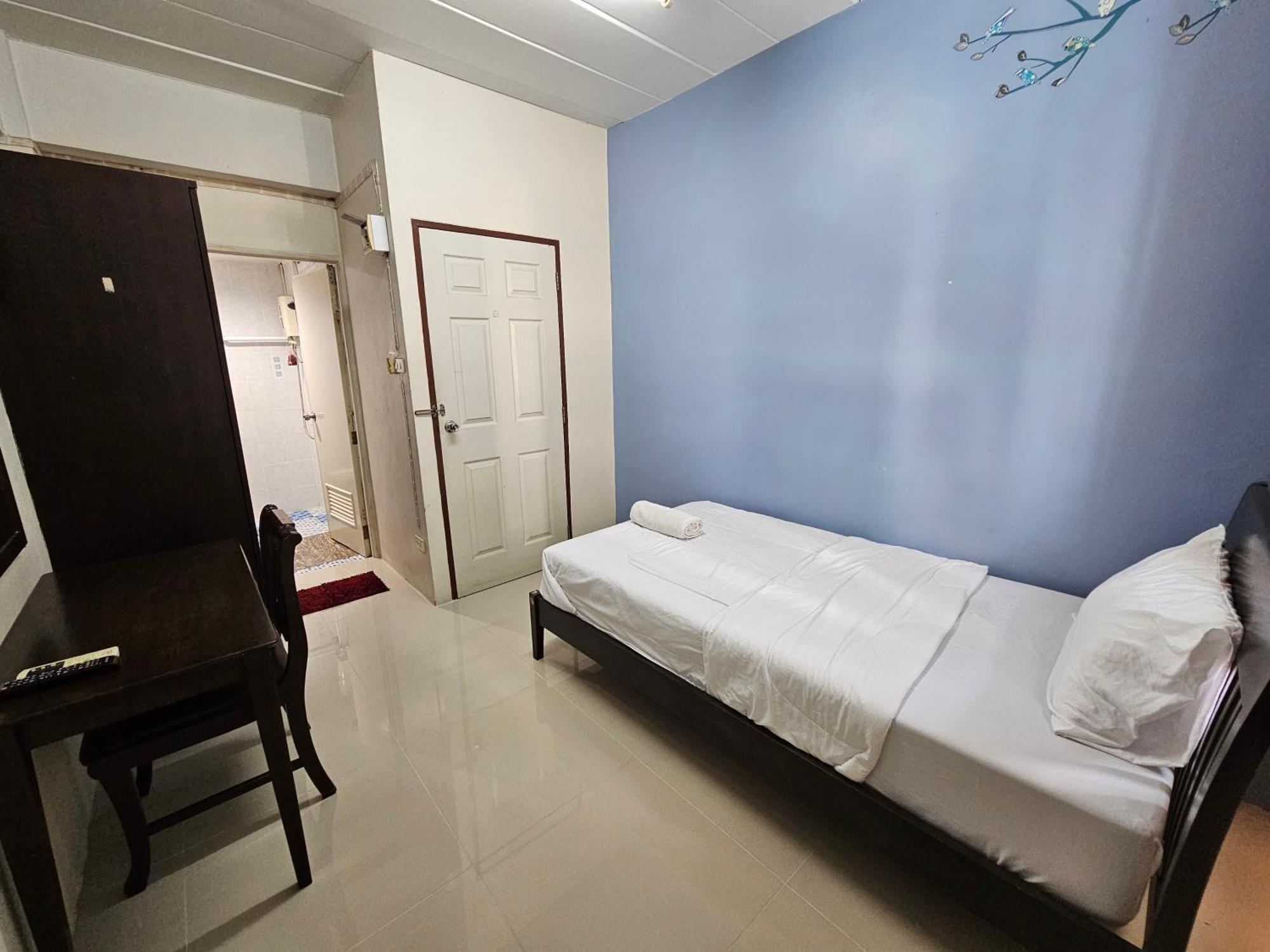 Si Fah At Bangsaen Hotel Ban Rong Khoei Exteriör bild