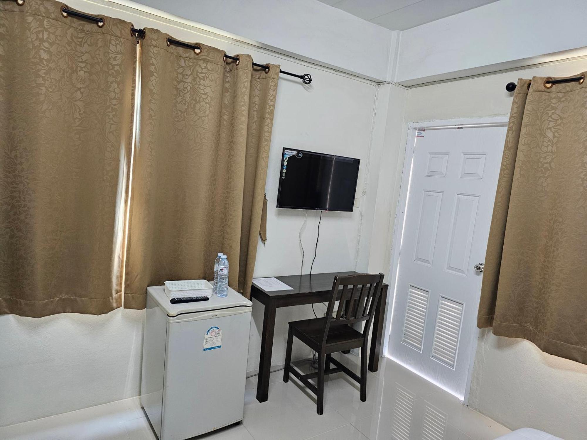 Si Fah At Bangsaen Hotel Ban Rong Khoei Exteriör bild
