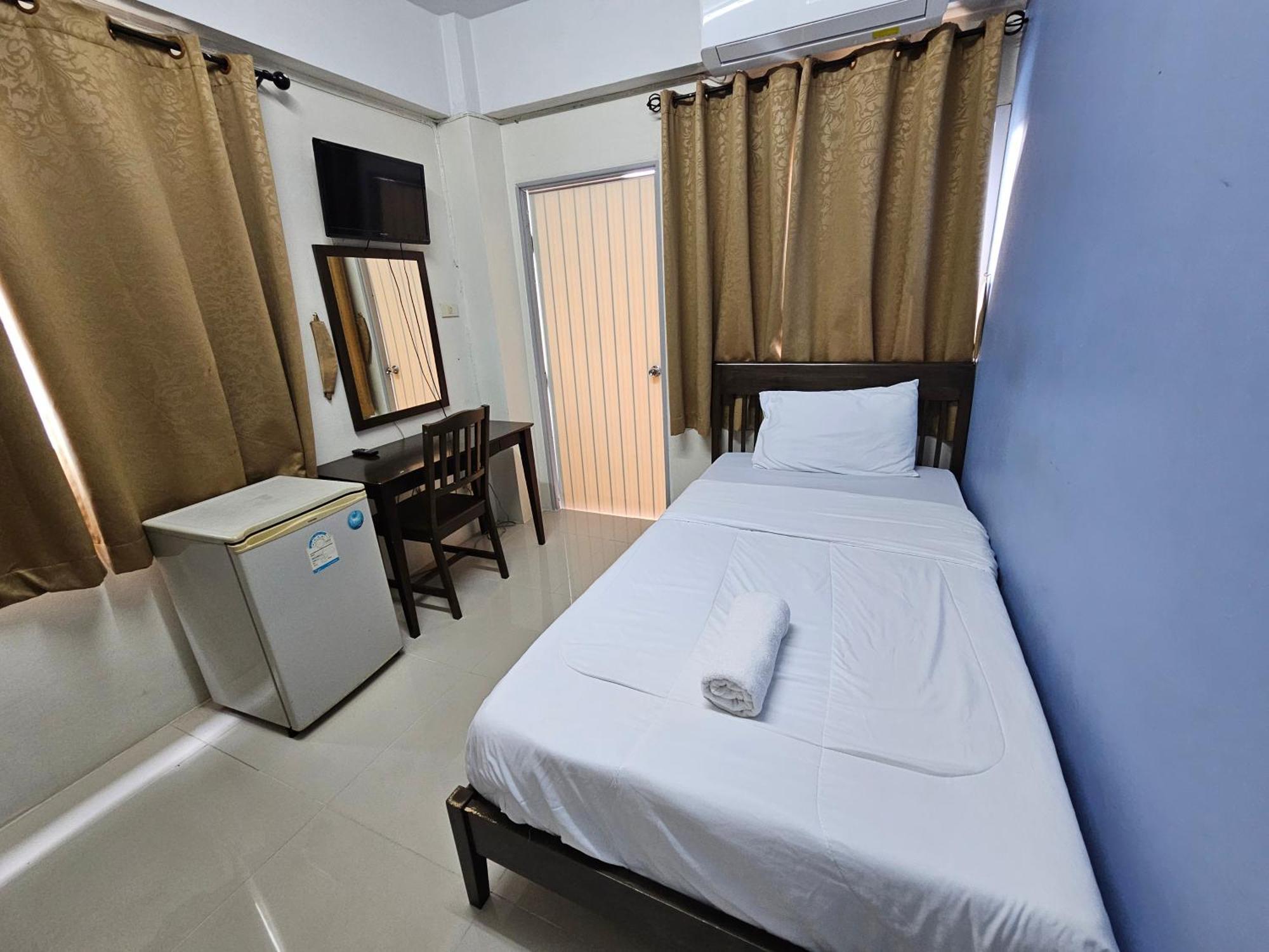 Si Fah At Bangsaen Hotel Ban Rong Khoei Exteriör bild