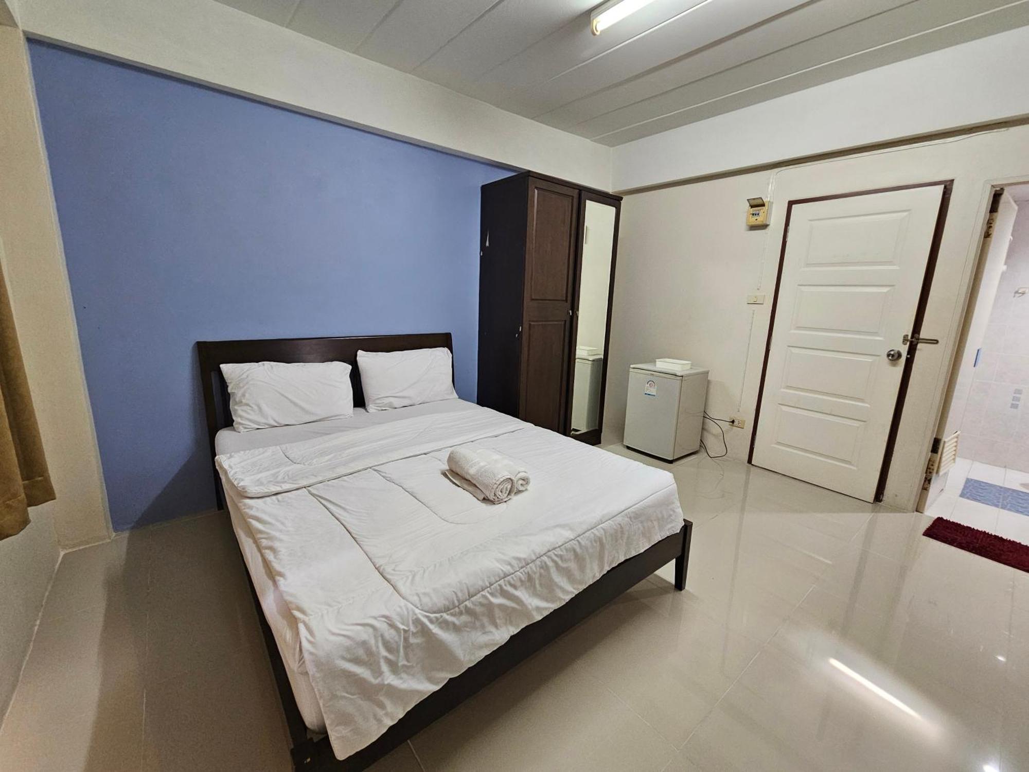 Si Fah At Bangsaen Hotel Ban Rong Khoei Exteriör bild
