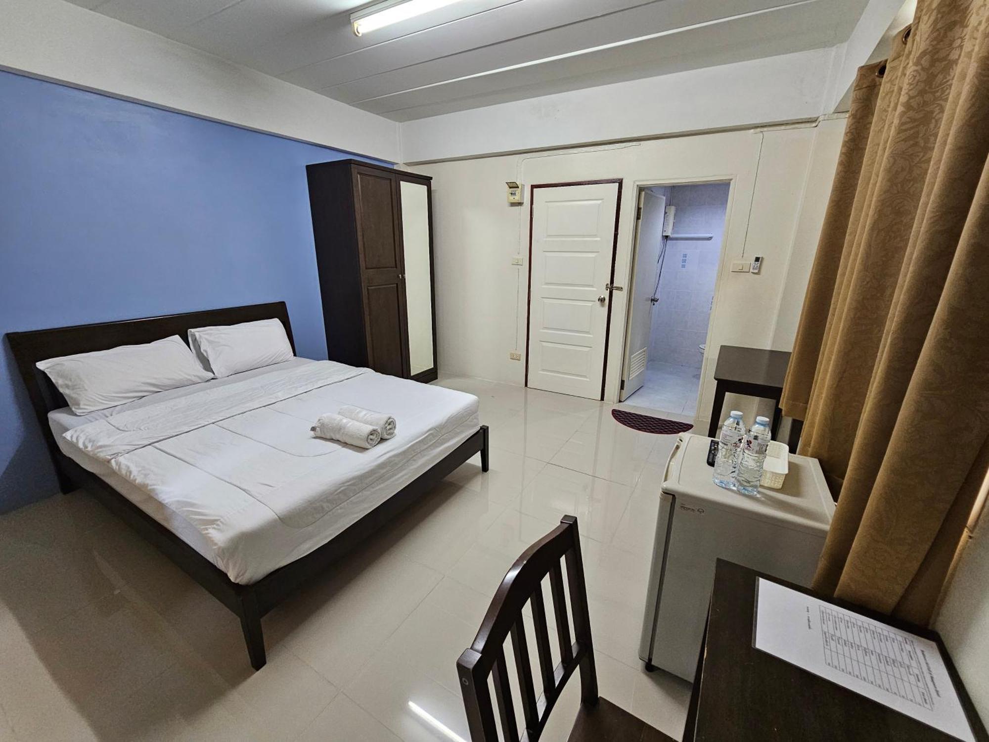 Si Fah At Bangsaen Hotel Ban Rong Khoei Exteriör bild