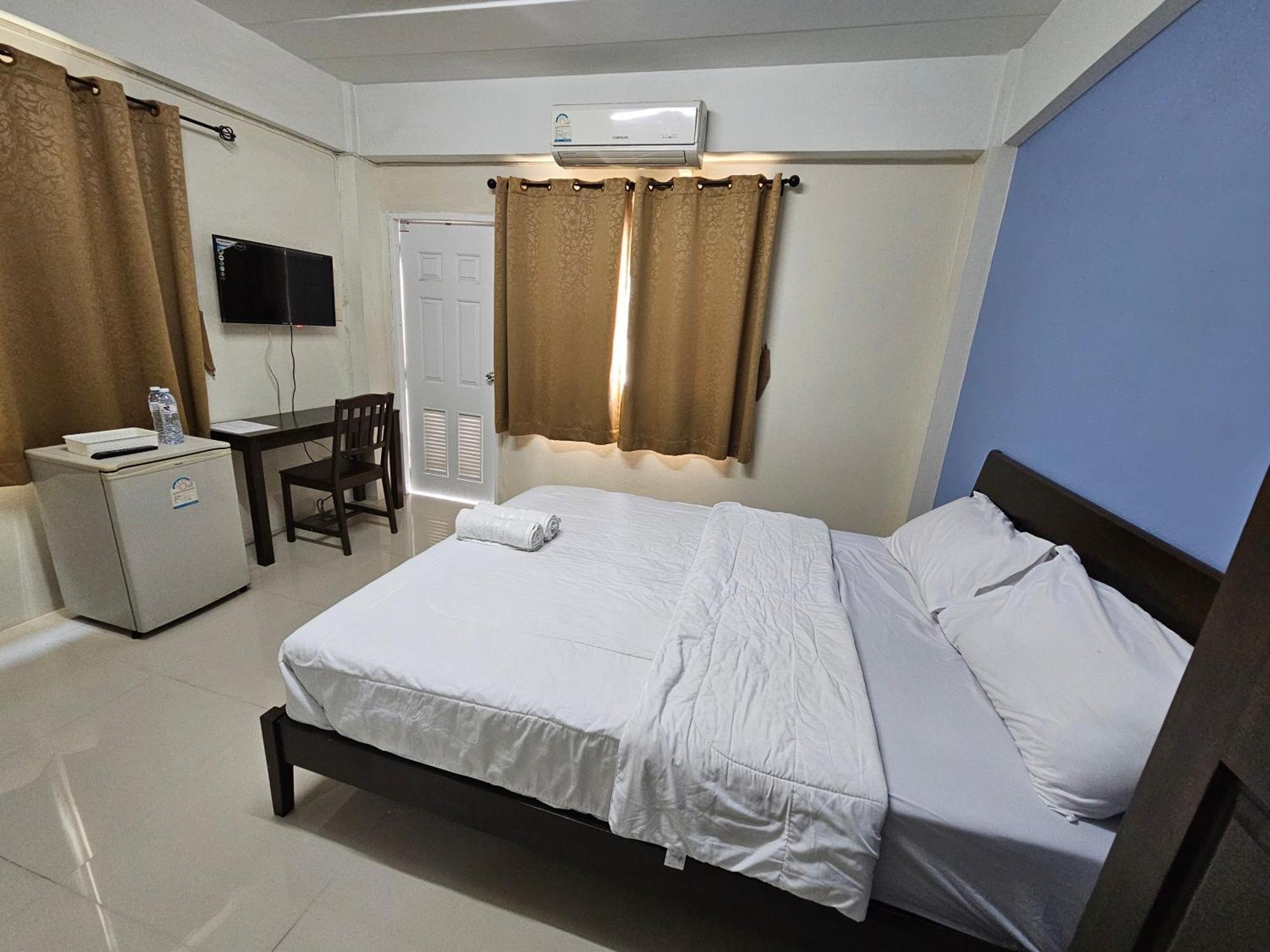 Si Fah At Bangsaen Hotel Ban Rong Khoei Exteriör bild