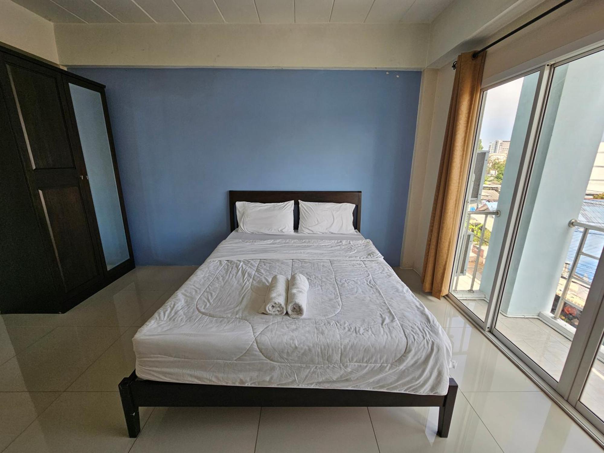 Si Fah At Bangsaen Hotel Ban Rong Khoei Exteriör bild