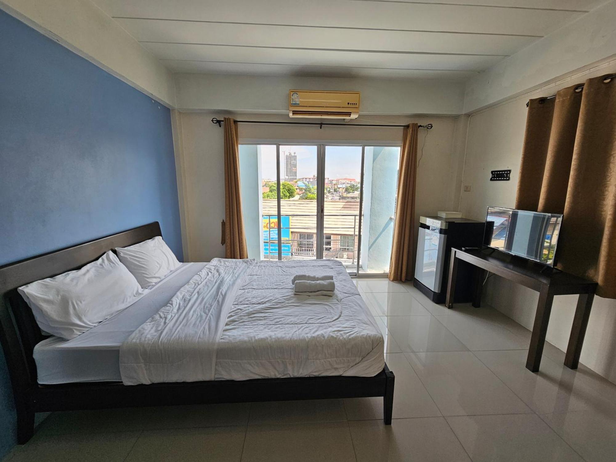 Si Fah At Bangsaen Hotel Ban Rong Khoei Exteriör bild
